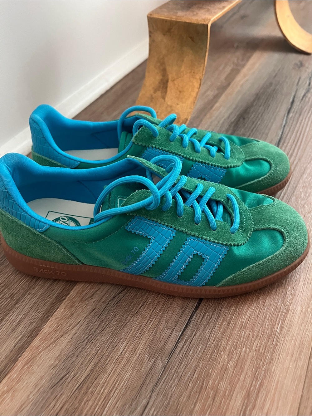Women’s Green & Teal Back 70 Retro Sneaker - Picture 3 of 6